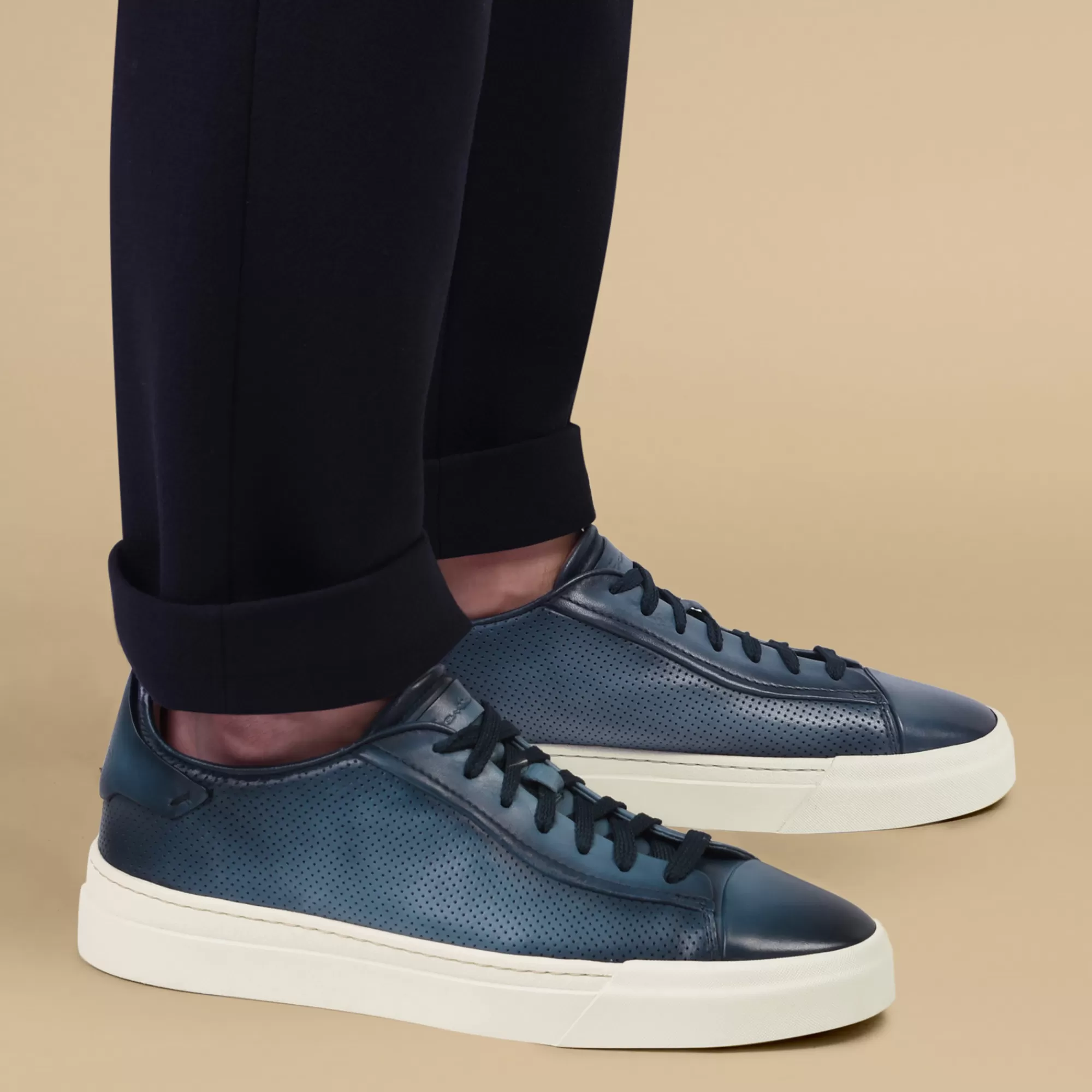 Flash Sale Sneaker effetto traforato da uomo in pelle anticata blu | SUGGERIMENTI Vedi tutte le calzature | Sneakers